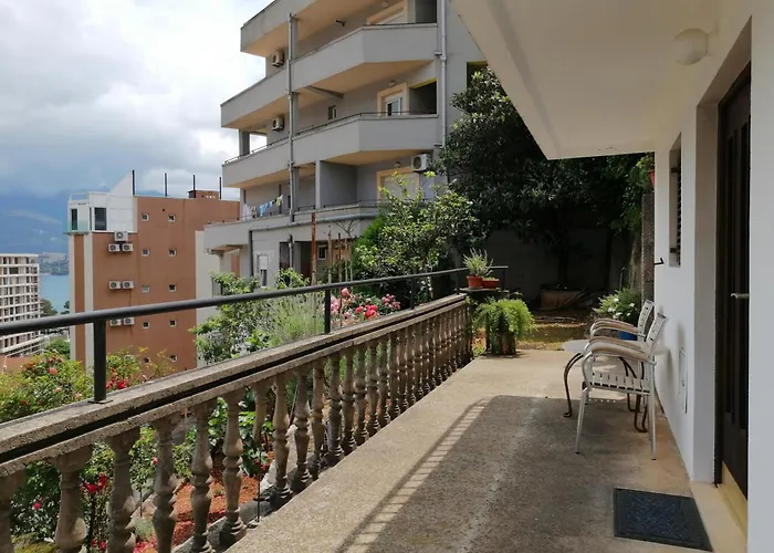 Lovely Studio Apartment In Budva