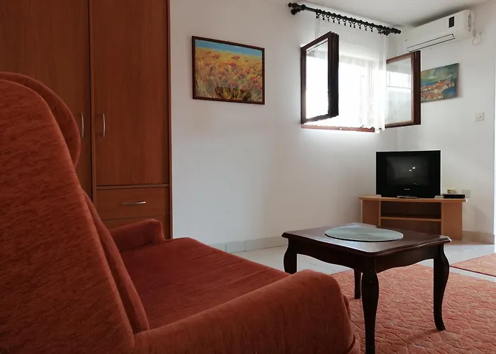 Lovely Studio Apartment In Budva